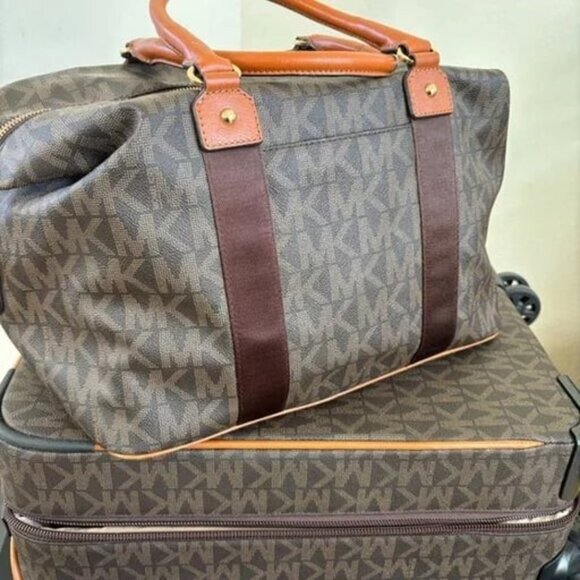 Michael Kors Travel set - Picture 4 of 5